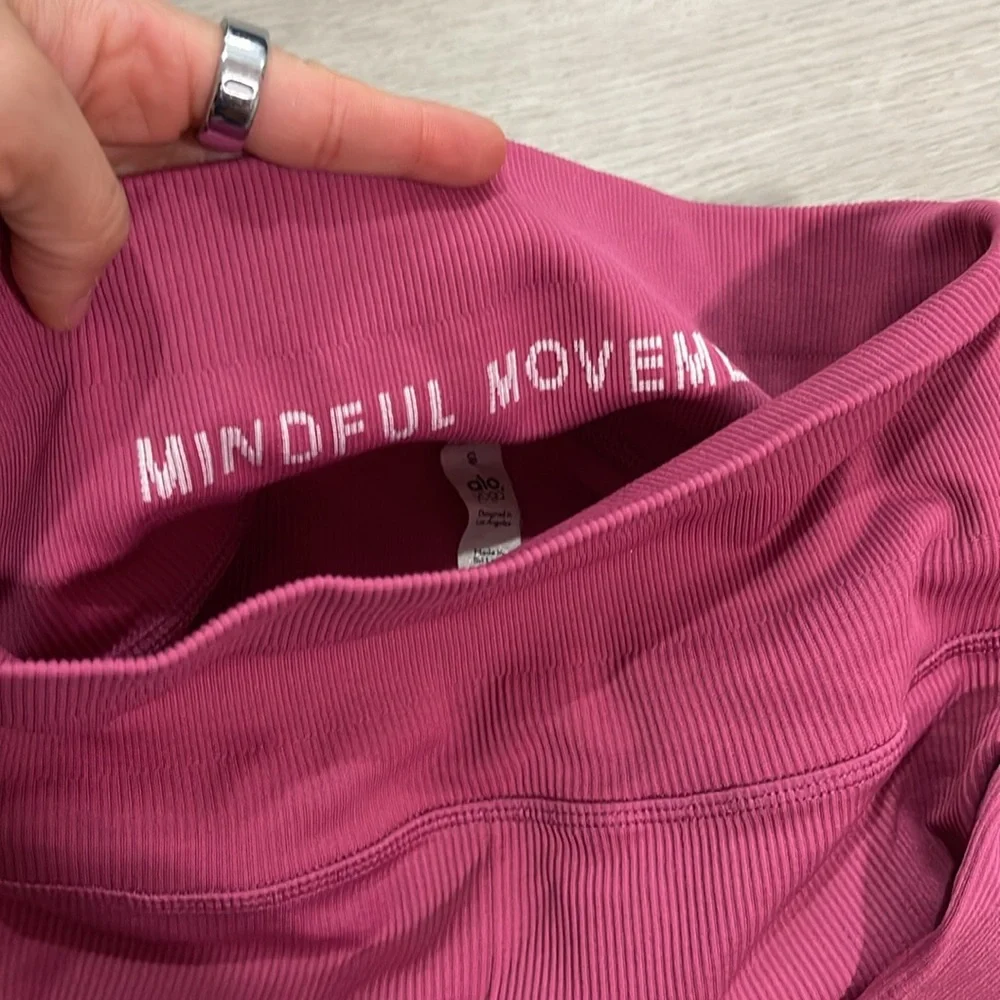 Alo Yoga mindfull movement leggings